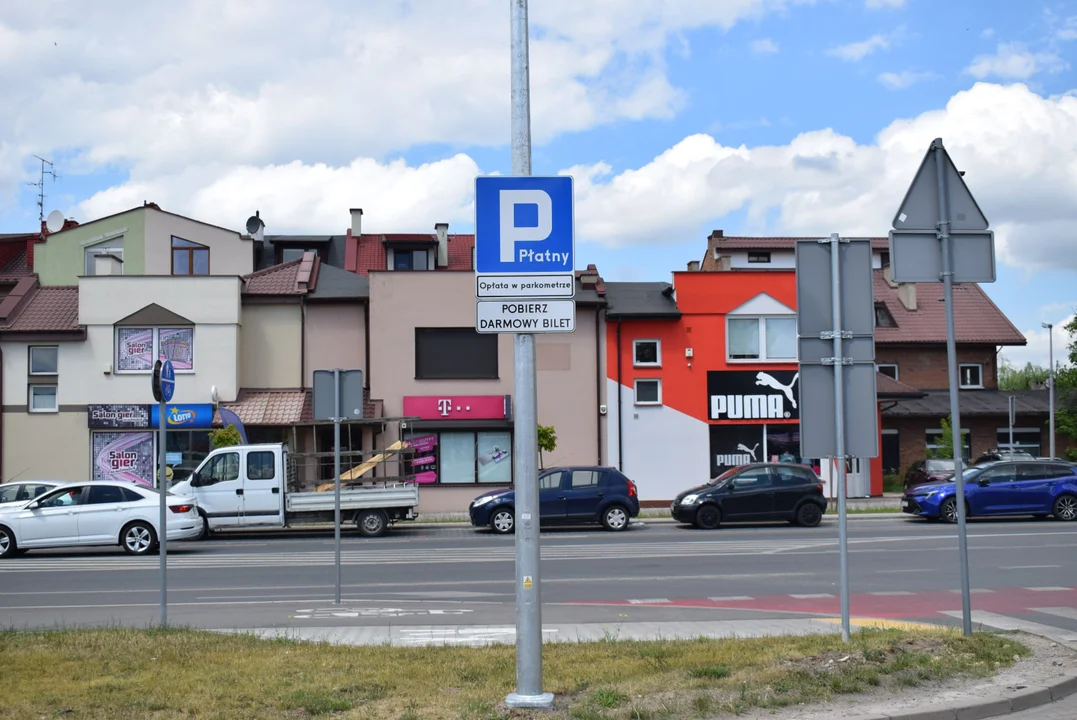 Płatny parking przy centrum handlowo-usługowym w Zgierzu