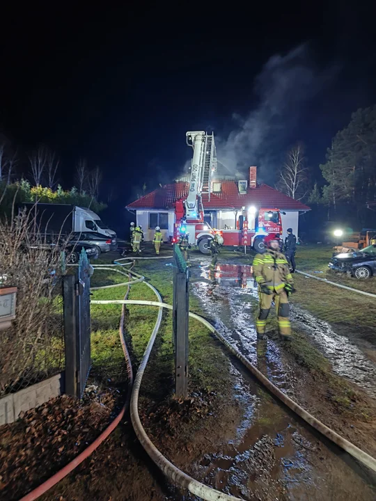 Tragiczny pożar pod Zgierzem. Nie żyje 60-letni mężczyzna - Zdjęcie główne