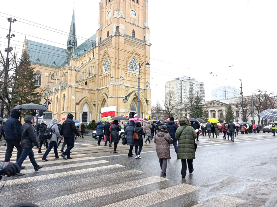 Marsz papieski w Łodzi. Setki łodzian ruszyło ulicami miasta [zdjęcia]