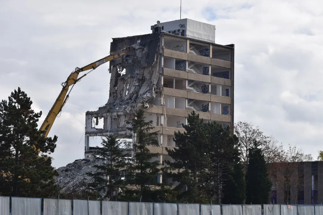 Trwa rozbiórka zakładu przy Lodowej w Łodzi