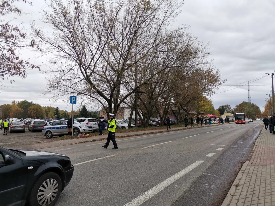 Dzień Wszystkich Świętych na cmentarzu komunalnym w Zgierzu