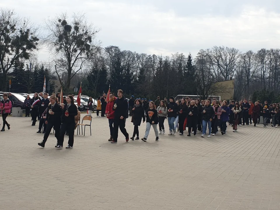 Obchody Zbrodni Zgierskiej na placu Stu straconych [zdjęcia]