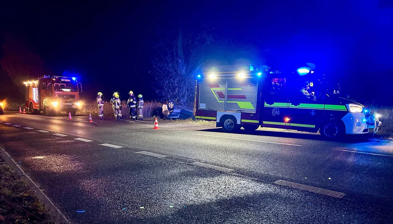 Groźne zdarzenie niedaleko Płocka! Samochód dachował! - Zdjęcie główne