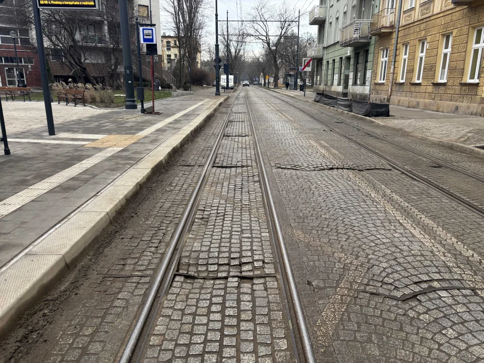 Nowa kostka na ulicy Cmentarnej już do naprawy