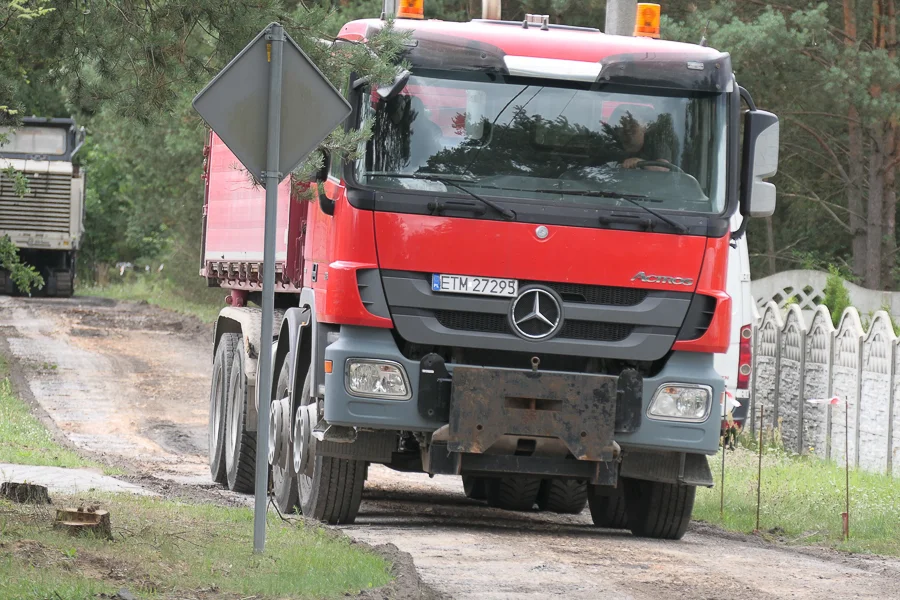 Rozpoczęła się przebudowa drogi koło Bełchatowa. "Wiem, że mieszkańcy długo czekali na inwestycję" - Zdjęcie główne