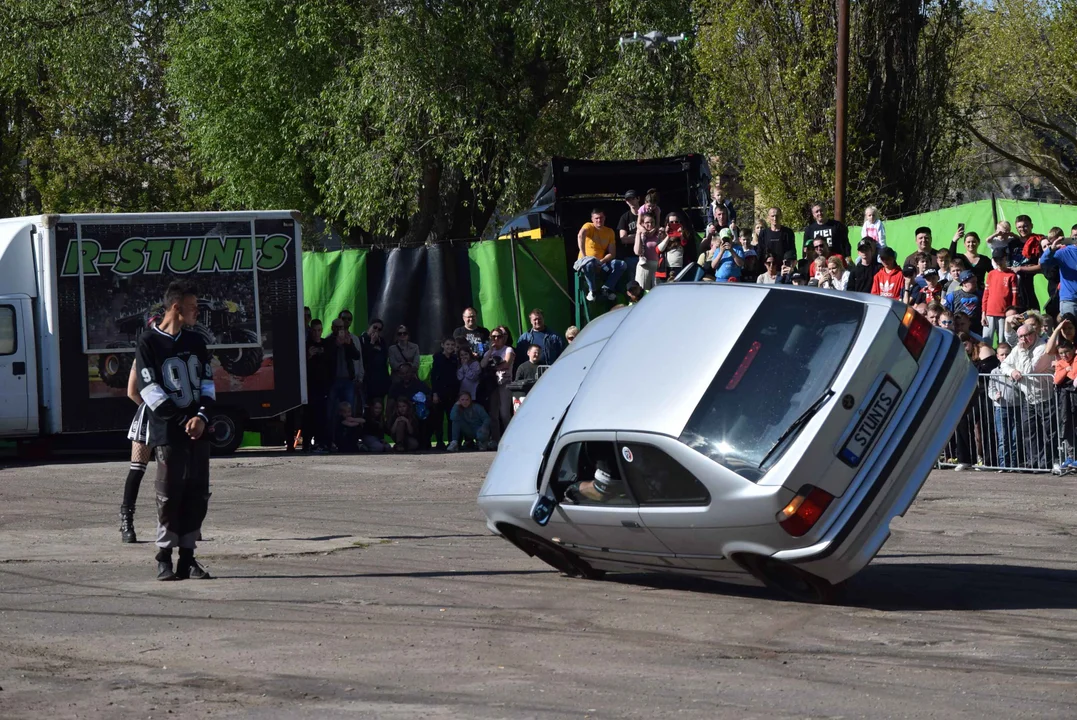 Giganty na czterech kołach zrobiły duże show! Widowiskowy pokaz monster trucków