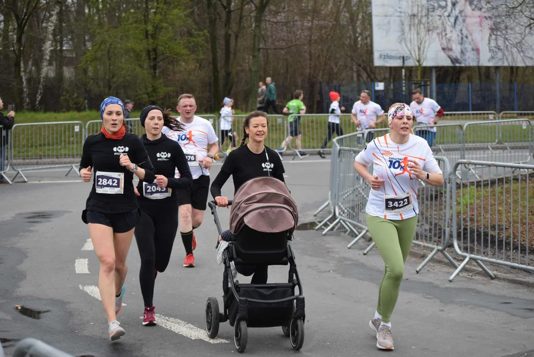 DOZ Maraton ulicami miasta. Zobacz zdjęcia z biegu głównego