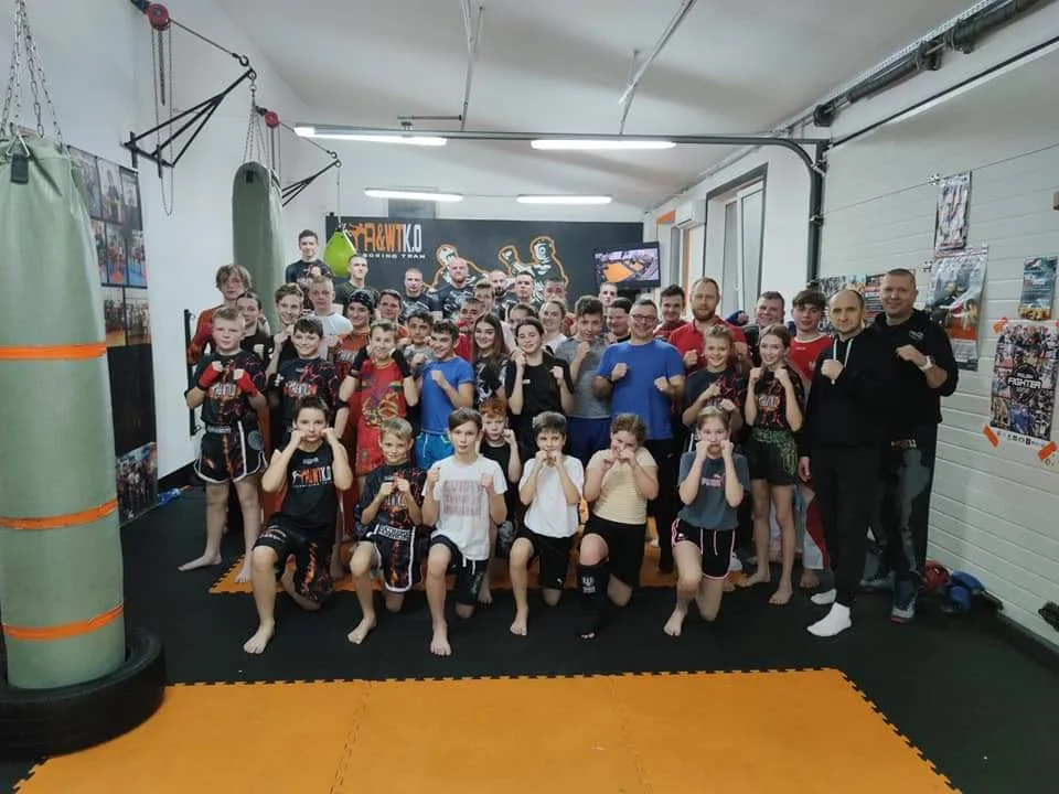 Kutnowscy zawodnicy na międzywojewódzkim turnieju kickboxingu [ZDJĘCIA] - Zdjęcie główne