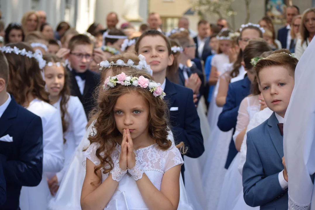 Pierwsza Komunia Święta dzieci ze Szkoły Podstawowej nr 190 w Łodzi [FOTO] - Zdjęcie główne