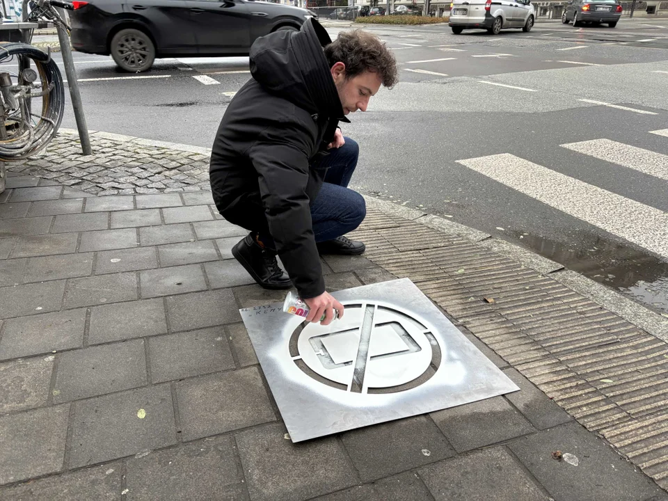 Przy łódzkich przejściach dla pieszych pojawiły się nowe piktogramy