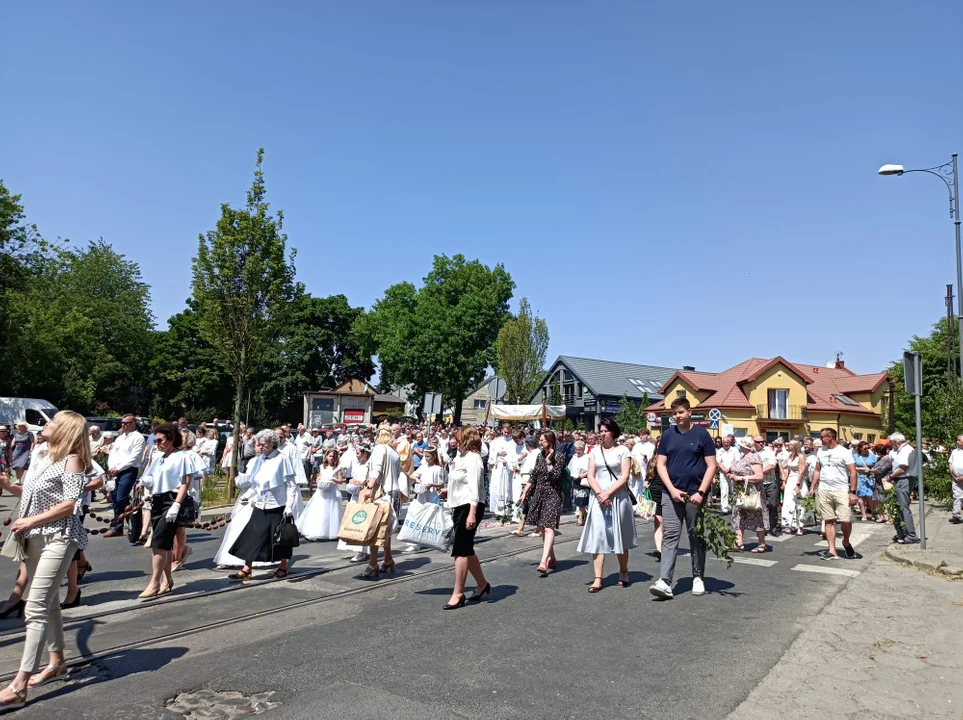 Ulicami Zgierza przeszły procesje Bożego Ciała.