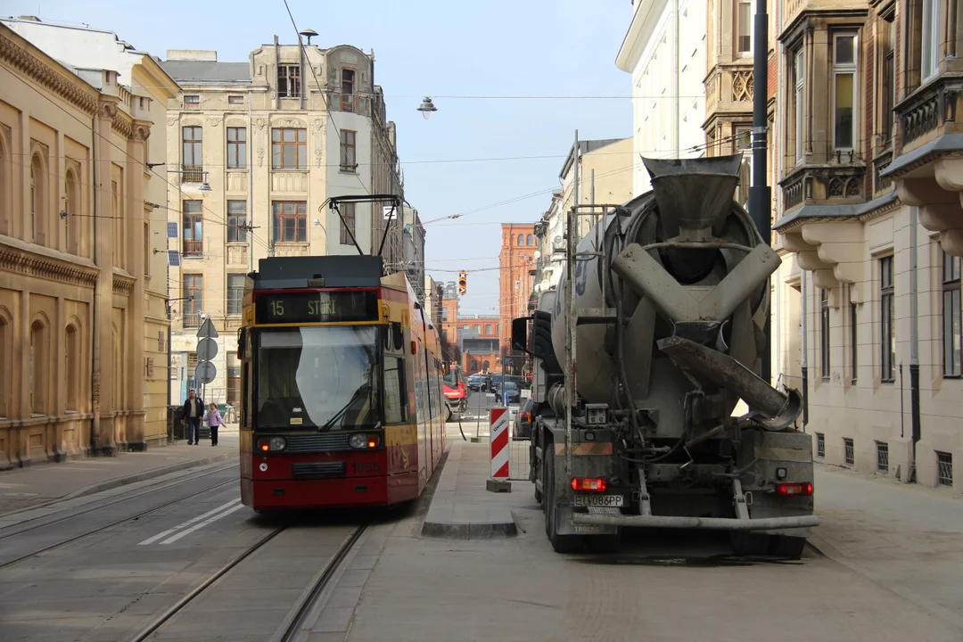 Ulica Legionów w Łodzi - tramwaje mają tutaj problem z przejazdem