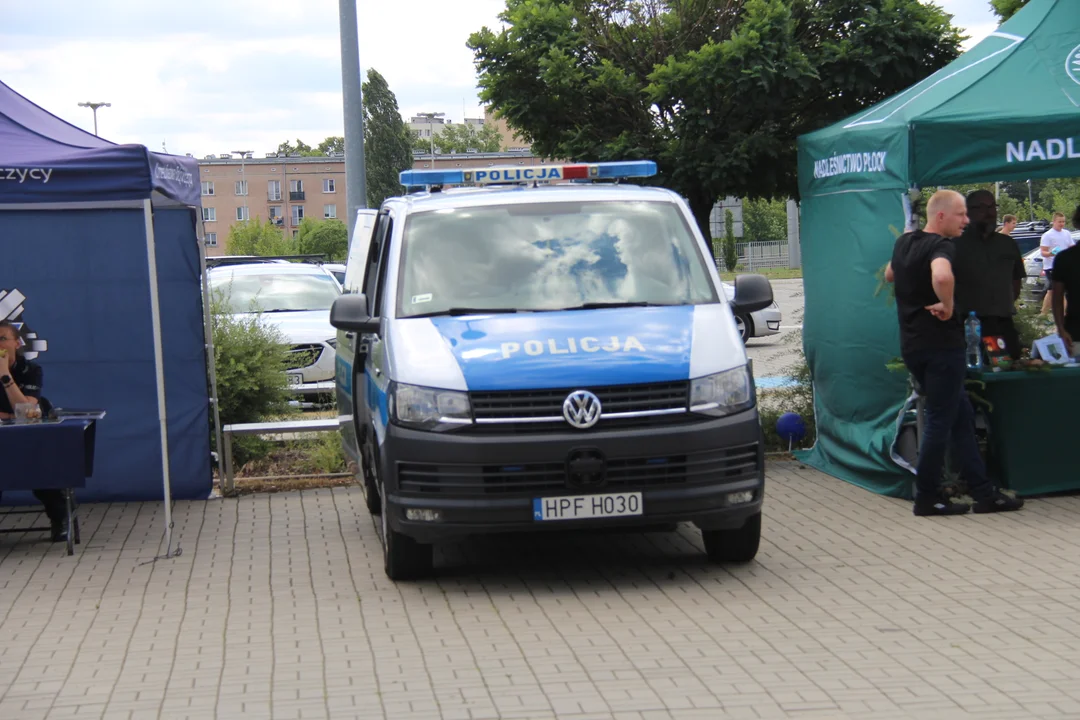 Piknik rodzinny "Bezpieczne Wakacje z Mundurem" pod Atlas Areną