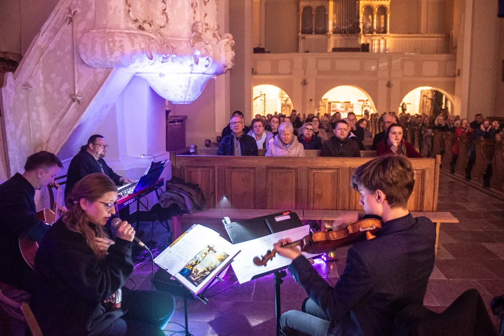 Słowo boże, muzyka i refleksja. Za nami przedostatnie "Gorzkie na Górkach" [ZDJĘCIA]