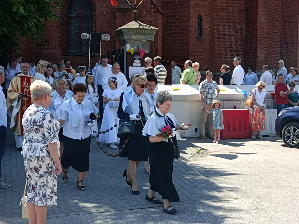 Ulicami Zgierza przeszły procesje Bożego Ciała.