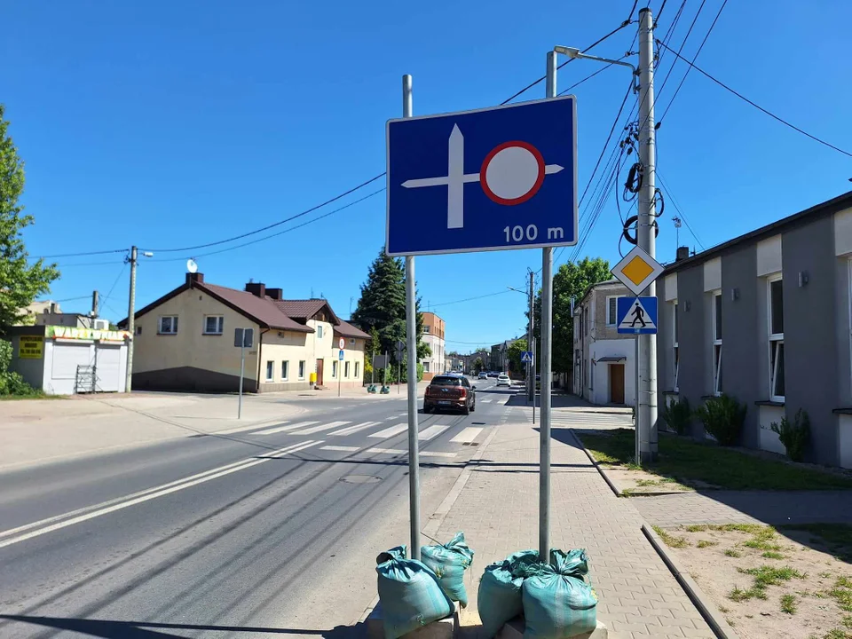 Zamknięta ulica w centrum Zgierza. Postawiono znaki - Zdjęcie główne