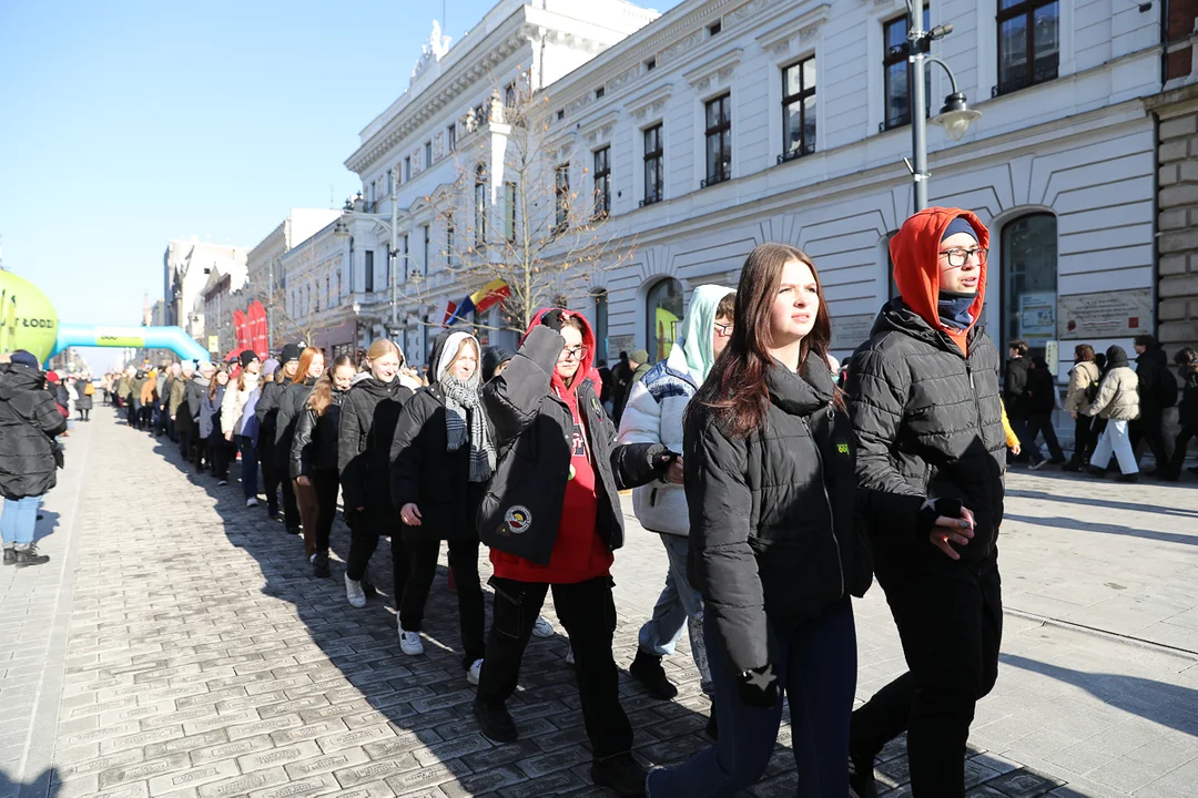 Polonez dla Łodzi. Maturzyści zatańczyli na Piotrkowskiej