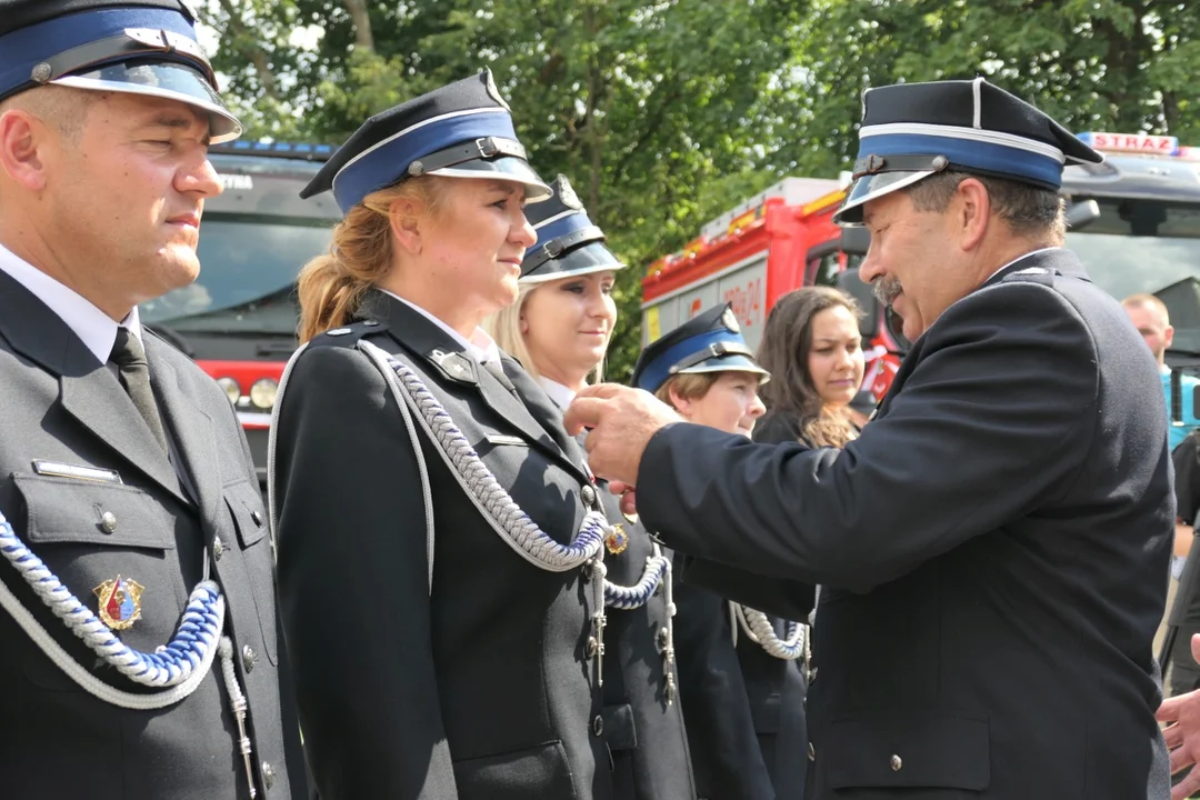 Wielkie święto druhów z gminy Bełchatów. Przekazano wozy strażackie, posypały się odznaczenia [FOTO] - Zdjęcie główne