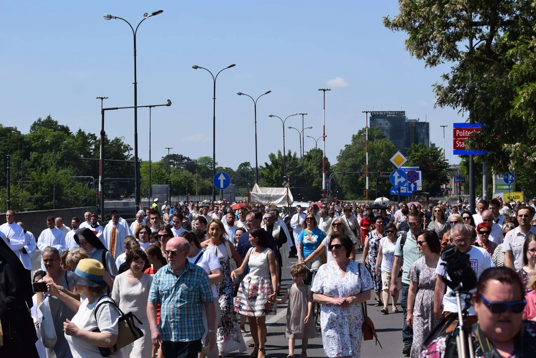 Procesje Bożego Ciała przeszły ulicami Łodzi