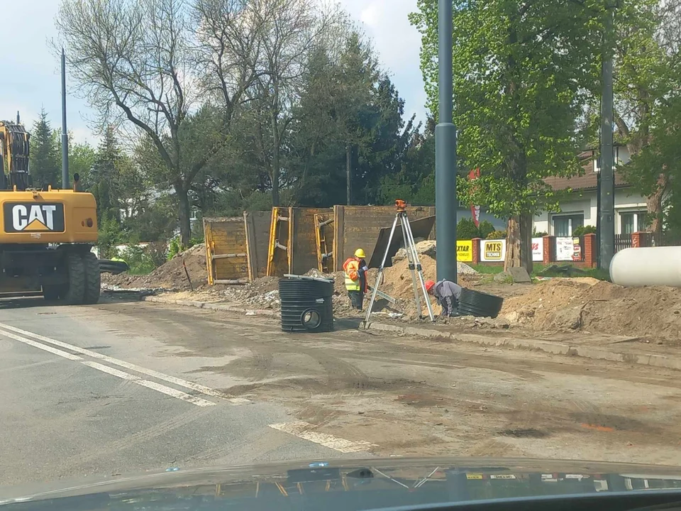 Znów korki na Konstantynowskiej. W godzinach szczytu wybierz inną trasę 