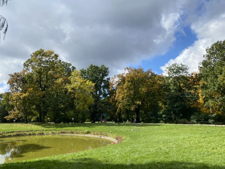 Park Źródliska jesienią