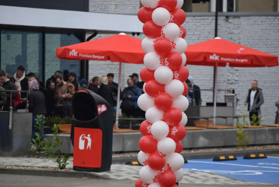 Tłumy łodzian na otwarciu restauracji MAX Premium Burgers. Tego jeszcze w Łodzi nie było [ZOBACZ ZDJĘCIA]