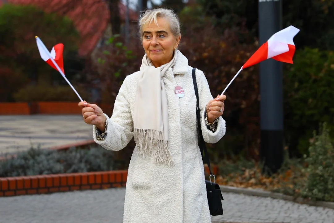 Pochody 11 listopada w Zgierzu. Mieszkańcy tłumnie uczestniczyli w uroczystościach Święta Niepodległości.