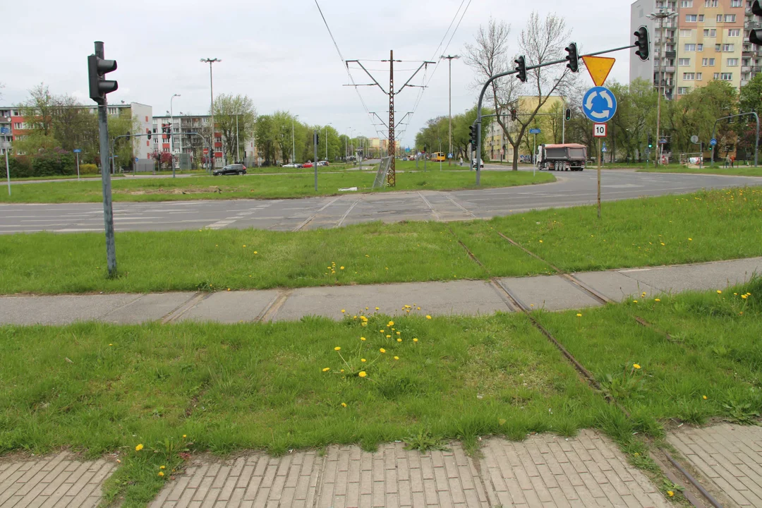 Mieszkańcy Dąbrowy czekają na powrót tramwajów MPK