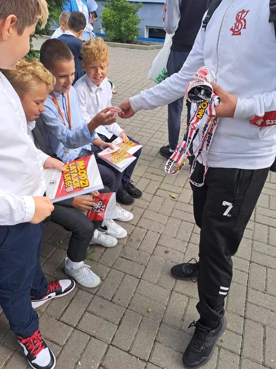 Łódzcy uczniowie otrzymali tysiące prezentów od ŁKS-u