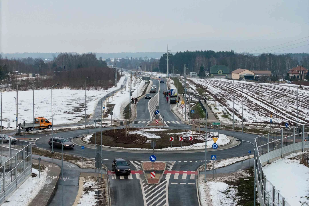 Tak wielkiej inwestycji drogowej w Łódzkiem jeszcze nie było. Właśnie została oddana do użytku [FOTO] - Zdjęcie główne