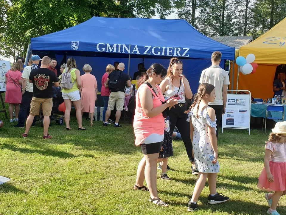 Piknik Strażacki w Dzierżąznej pod Zgierzem. Piękna pogoda i mnóstwo atrakcji, muzyki i dobrego jedzenia [zdjęcia]