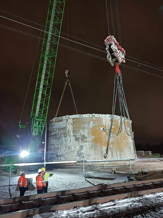 Przenoszenie TBM Faustyny nad torami