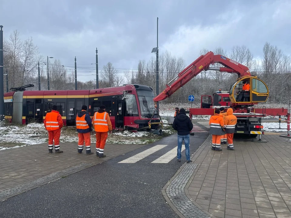 Utrudnienia po wykolejeniu tramwaju MPK Łódź na Olechowie