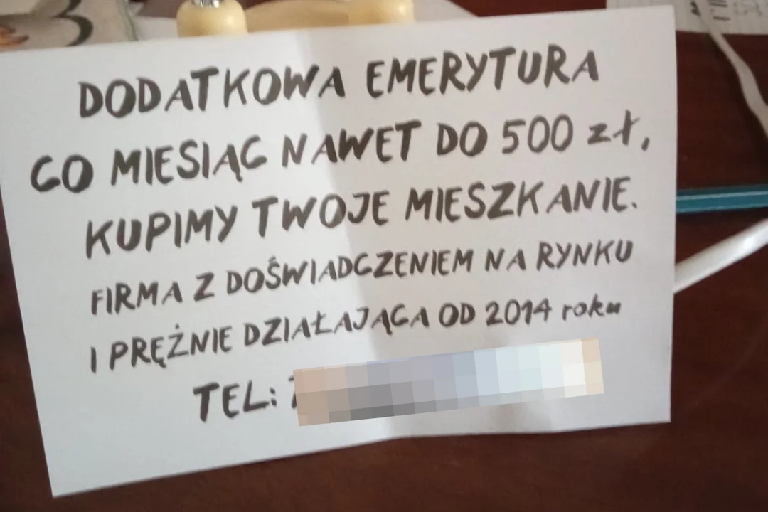 "500 złotych dodatkowej emerytury!". Uważaj na swoją babcię bo sprzeda mieszkanie i nikt się o tym nie dowie - Zdjęcie główne