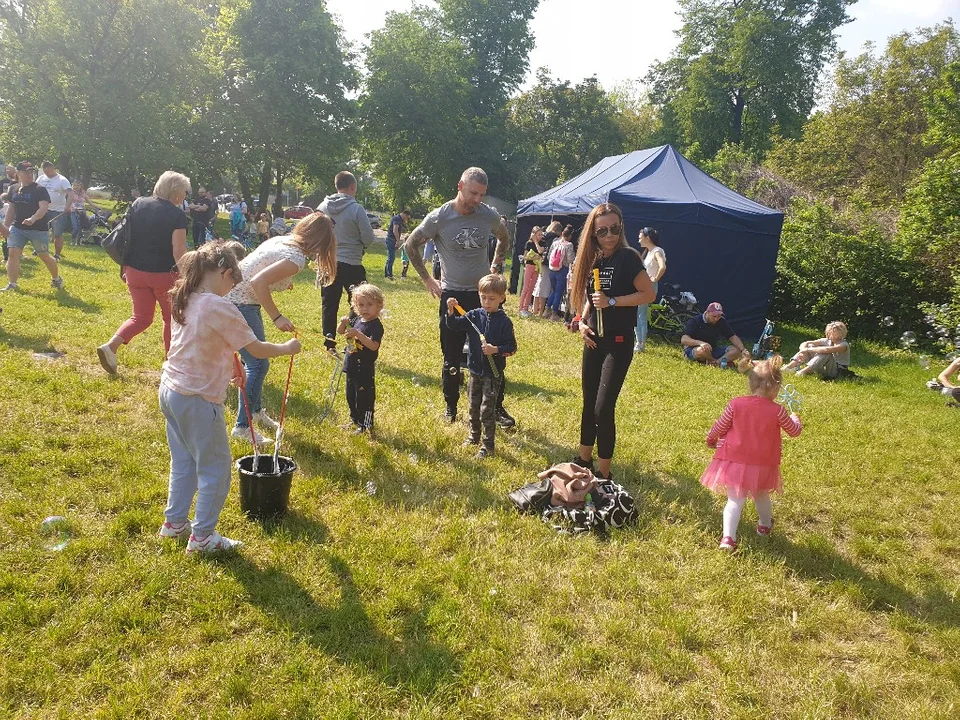 Moc atrakcji na Festiwalu Baniek Mydlanych w Zgierzu. Dzieciaki były uradowane, to wszystko dla nich [zdjęcia]