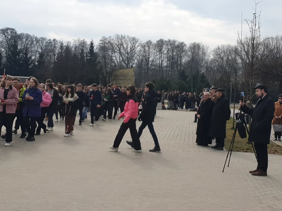 Obchody Zbrodni Zgierskiej na placu Stu straconych [zdjęcia]