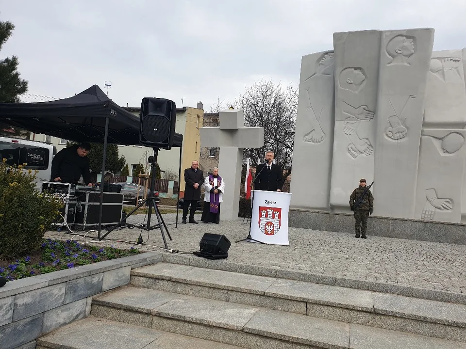 Obchody Zbrodni Zgierskiej na placu Stu straconych [zdjęcia]