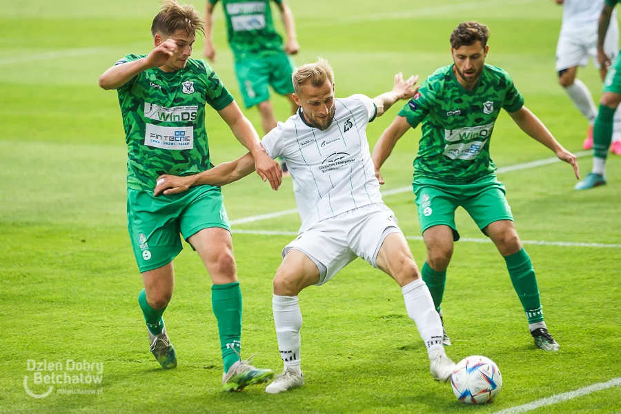 BetCris IV Liga: GKS Bełchatów ustrzelił Sokoła i utrzymał prowadzenie w tabeli [FOTO] - Zdjęcie główne