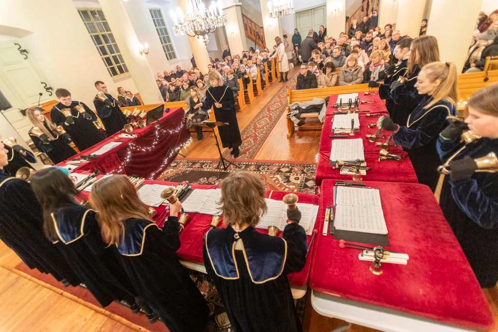 Niezwykły koncert w zelowskim kościele. Na dzwonkach zagrali świąteczne przeboje [FOTO, VIDEO] - Zdjęcie główne