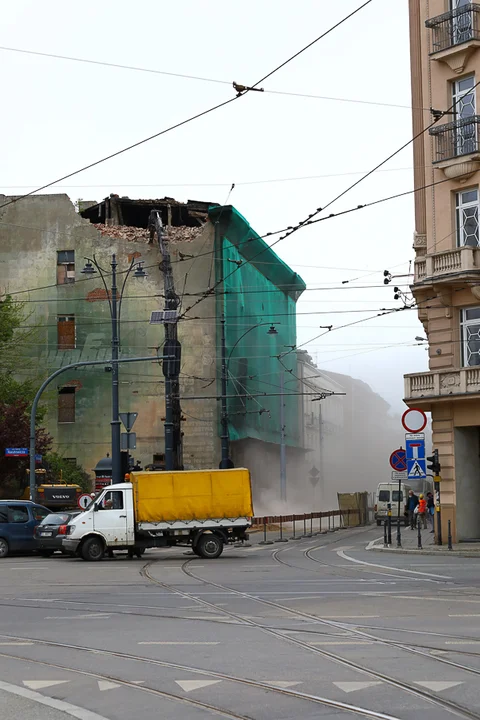 Kamienica przy Kilińskiego 49, w końcu, zostanie zburzona. Wiemy kiedy wrócą tramwaje