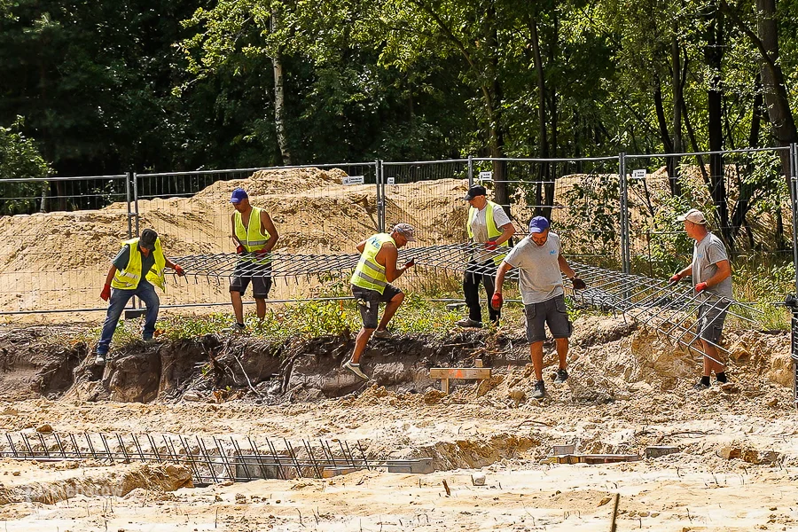 Ruszyły prace przy bełchatowskim centrum handlowym. Co tam powstanie? [FOTO] - Zdjęcie główne