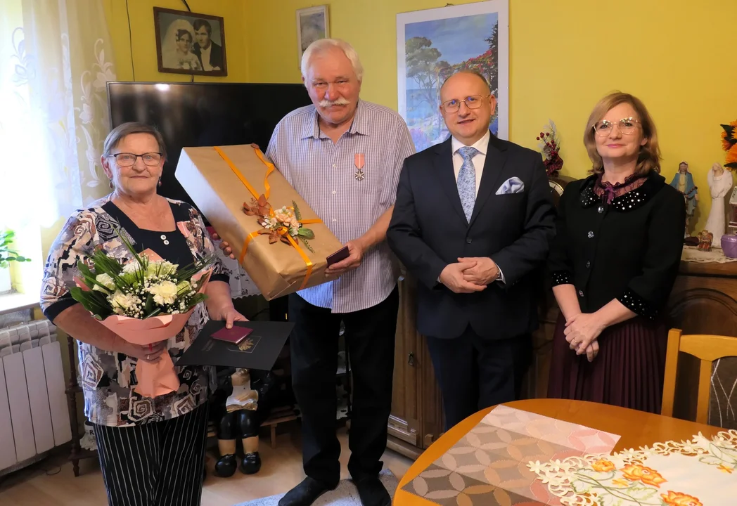 Mieszkańcy gminy świętowali wyjątkowy jubileusz. Zostali odznaczeni medalami prezydenta RP [FOTO] - Zdjęcie główne