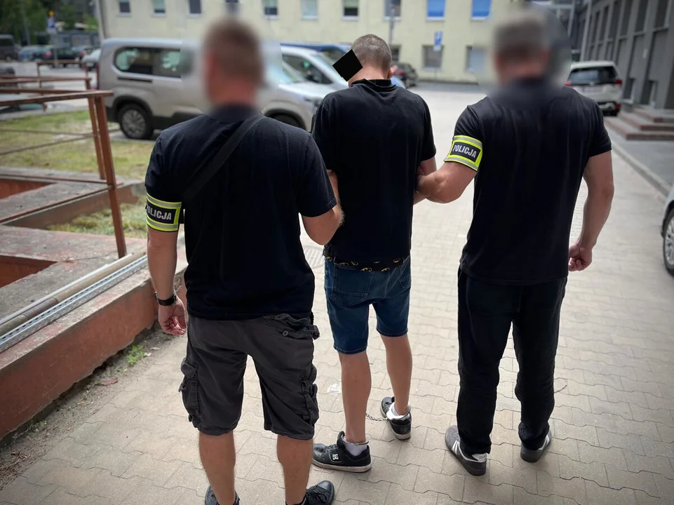Kopnął 55-latkę w głowę