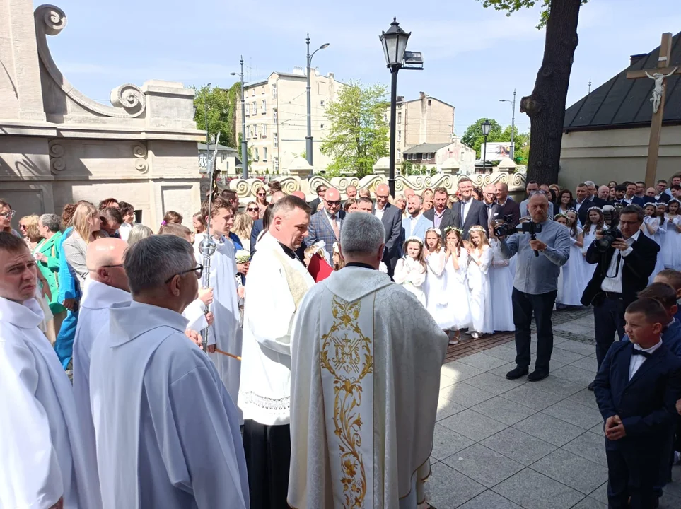 Dzieci przyjmowały Pierwszą Komunię Świętą w kościele pw. św. Anny w Łodzi [galeria]