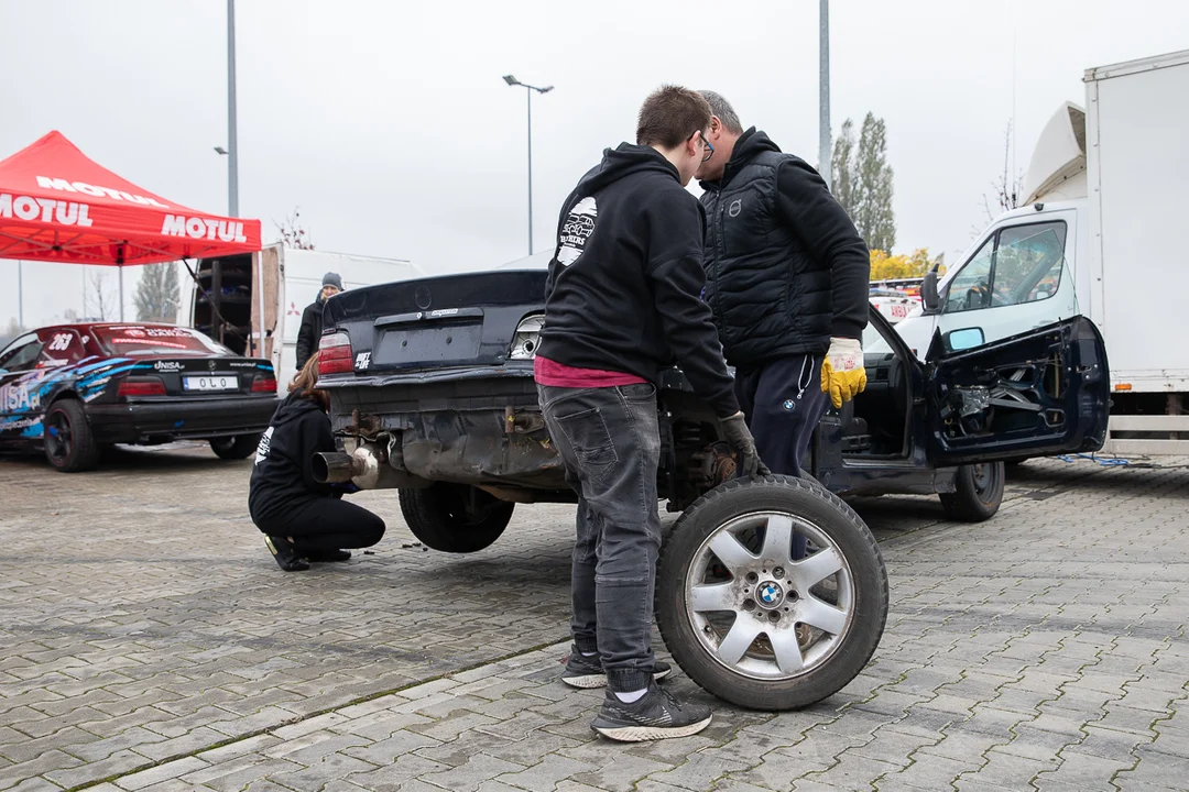 Pokazy drifterów, sportowych aut, rodzinne atrakcje i wiele więcej w Moto Arenie