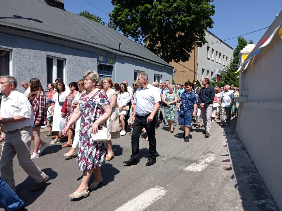 Ulicami Zgierza przeszły procesje Bożego Ciała.