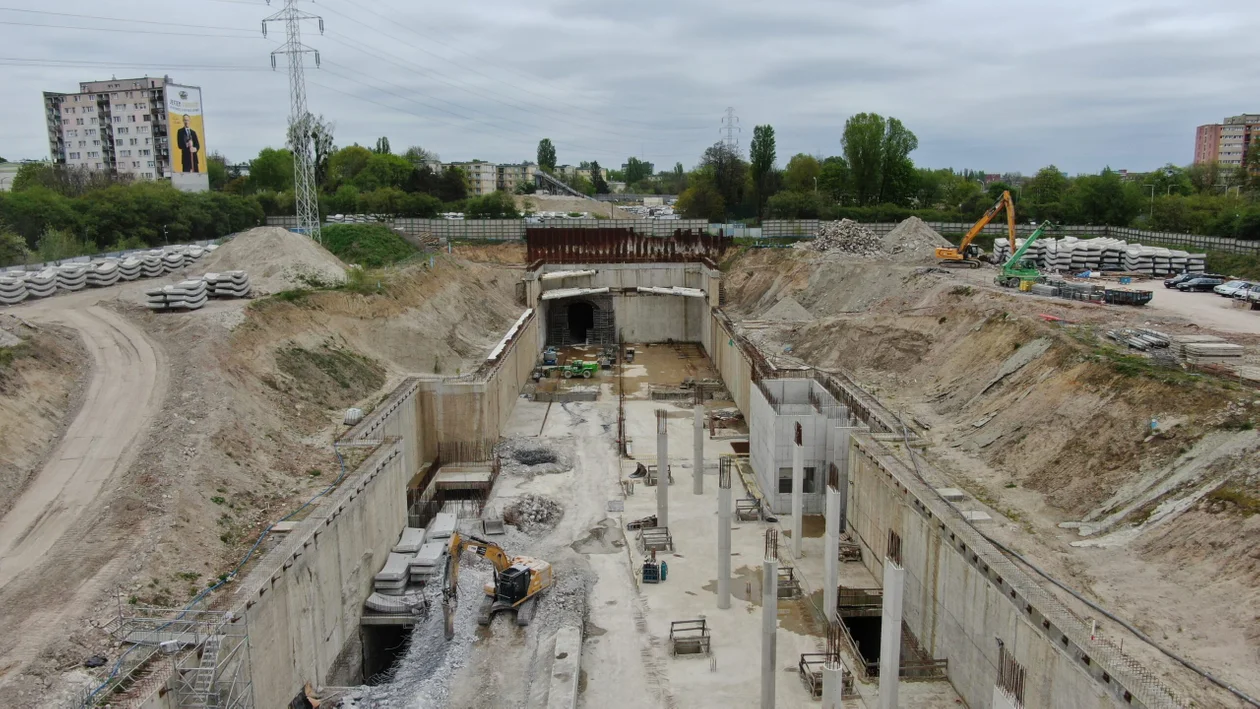 Budowa tunelu kolejowego pod Łodzią - stan na kwiecień 2024 r.