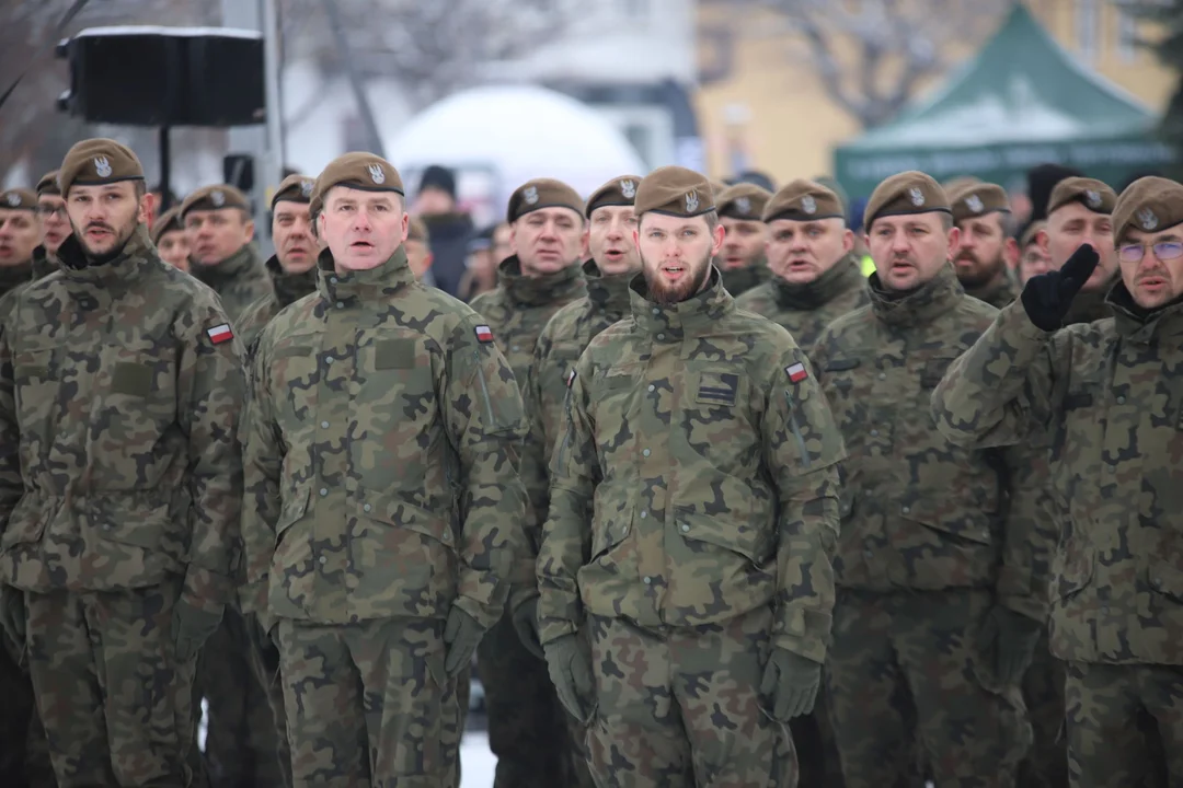 Uroczystą przysięgę złożyli dziś na Placu Piłsudskiego w Kutnie żołnierze 9 Łódzkiej Brygady Wojsk Obrony Terytorialnej