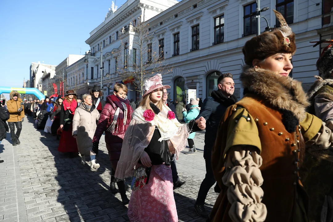 Polonez dla Łodzi. Maturzyści zatańczyli na Piotrkowskiej