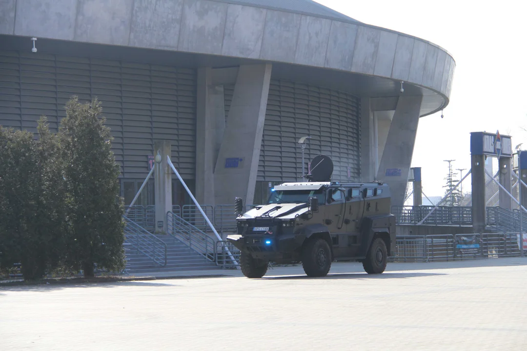 Ćwiczenia służb specjalnych na stadionie ŁKS-u